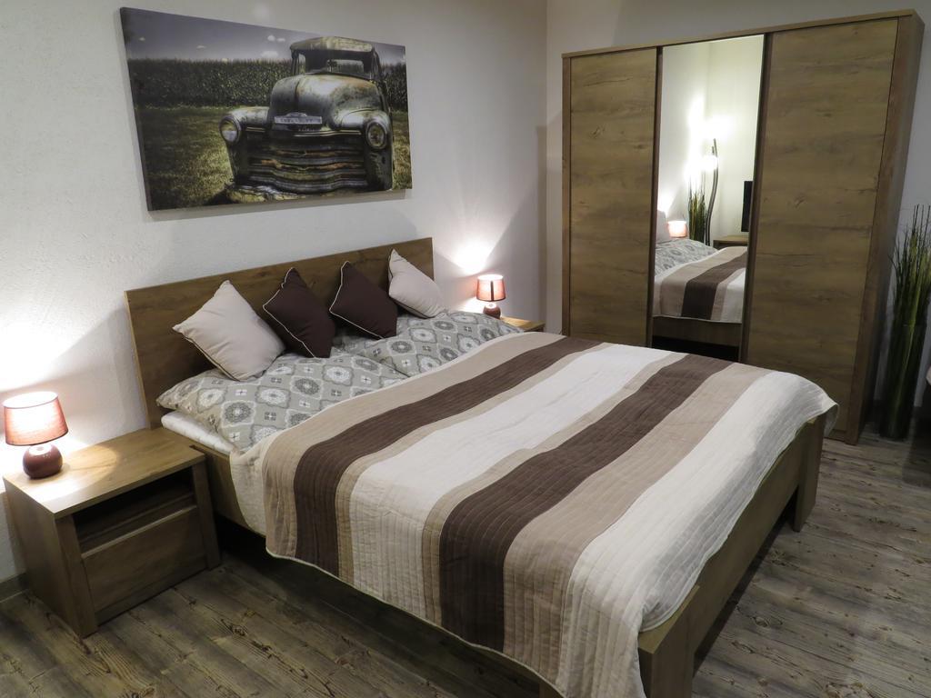 Apartman Route 18 Liptowski Mikułasz Zewnętrze zdjęcie