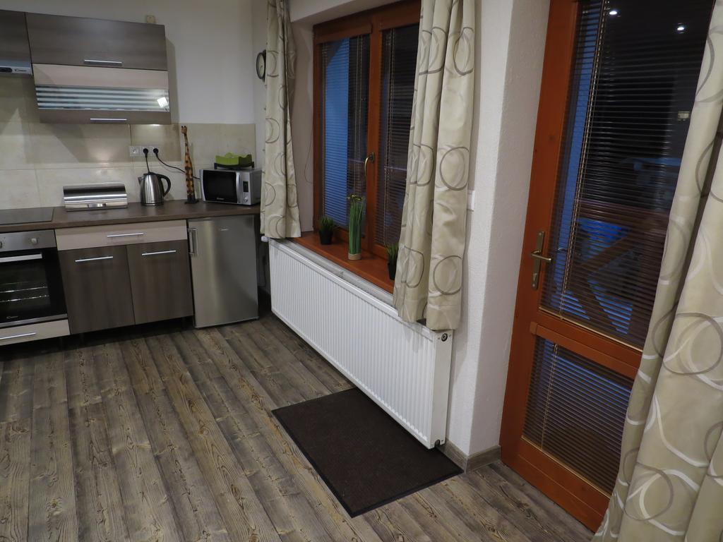 Apartman Route 18 Liptowski Mikułasz Zewnętrze zdjęcie