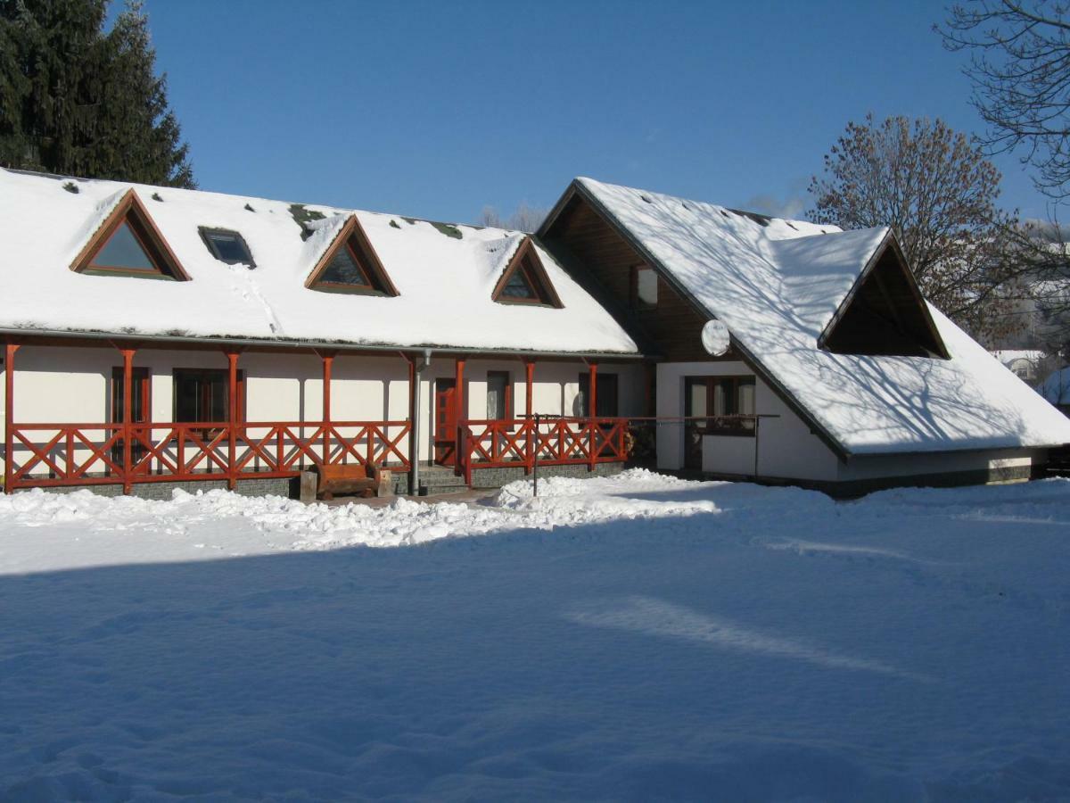 Apartman Route 18 Liptowski Mikułasz Zewnętrze zdjęcie